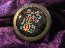 Load image into Gallery viewer, Maneki Neko Cat Glitter Horn Button
