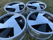 Load image into Gallery viewer, Jim Head Racing 17” Wheel Set