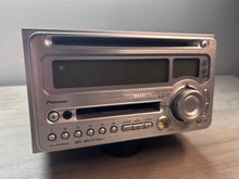 Load image into Gallery viewer, Pioneer Carrozzeria FH-P005MD Double Din Radio W/ Bluetooth
