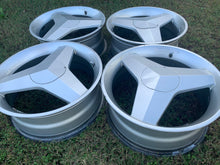 Load image into Gallery viewer, Unknown Manufacturer 17” Wheel Set
